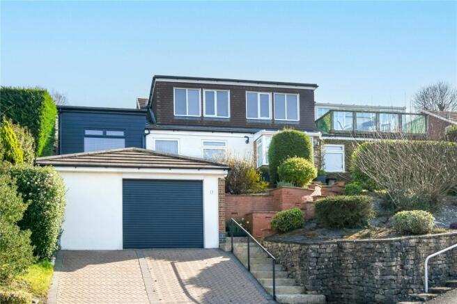 4 bed property, in Ducks Meadow, £875,000