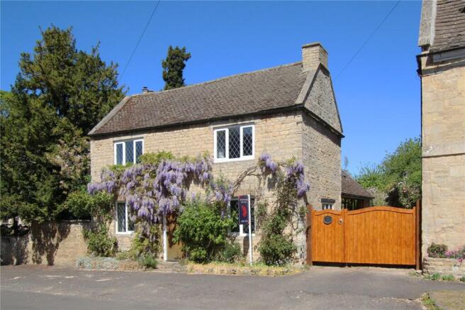 3 bed property, in Middle Street, £725,000