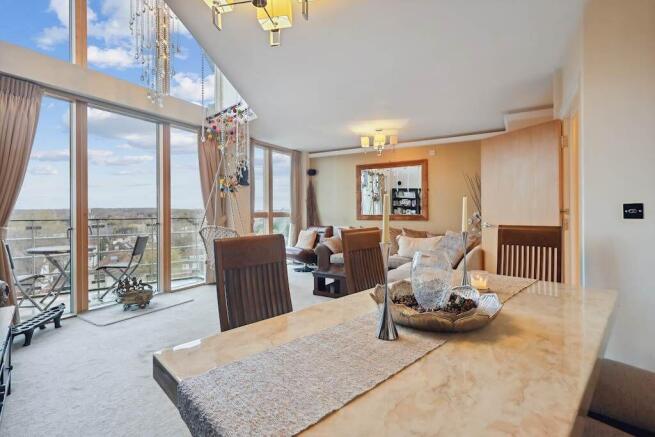 2 bed property, in Thomas More Building, £499,999