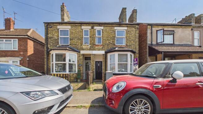 3 bed property, in South View Road, £200,000