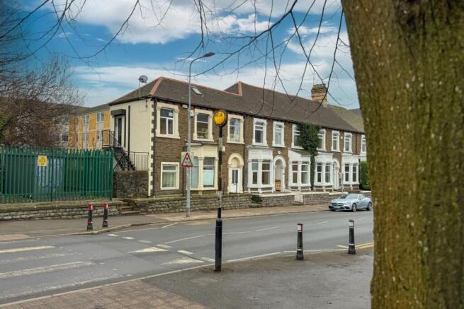 1 bed property, in Salisbury Road, £90,000