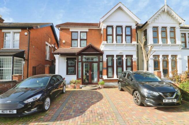 6 bed property, in Redcliffe Gardens, £985,000