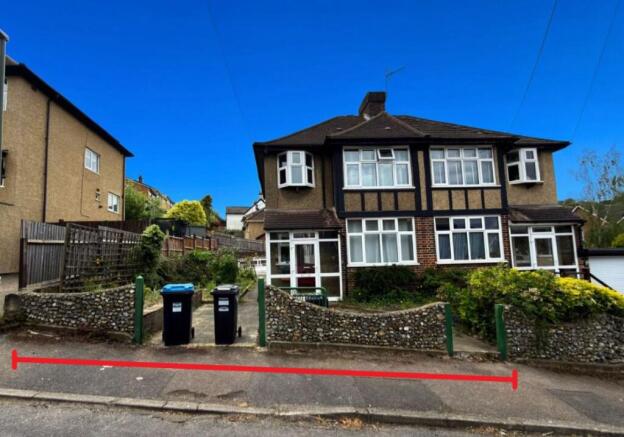 3 bed property, in 125 Commonwealth Road, £300,000