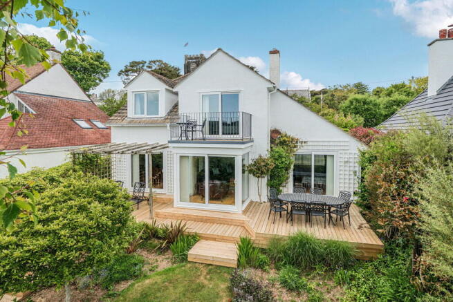 4 bed property, in Church Park, £949,950
