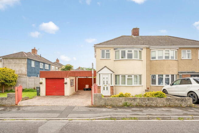 3 bed property, in Saville Crescent, £300,000