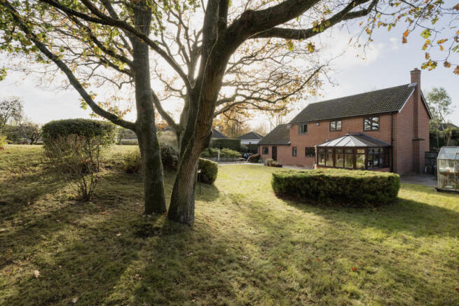 4 bed property, in Flordon Road, £600,000