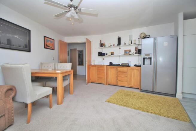 3 bed property, in Grand Parade, £350,000