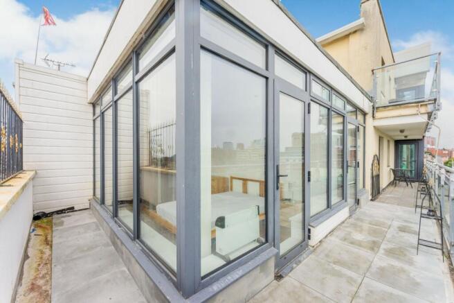 4 bed property, in London Road, £90,000