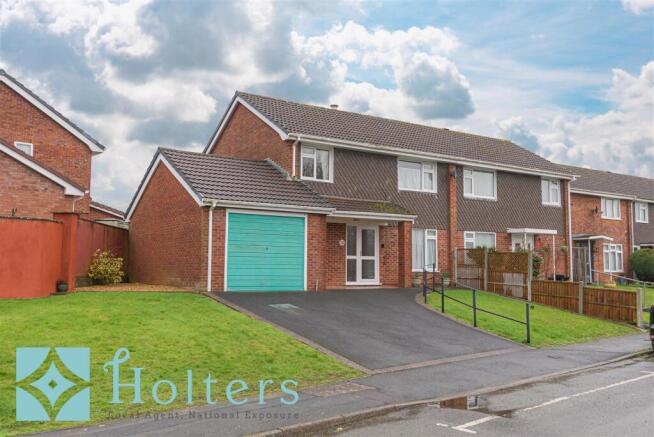 3 bed property, in Maes Y Dre, £225,000