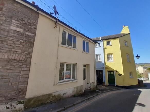 2 bed property, in St. Michael Street, £140,000