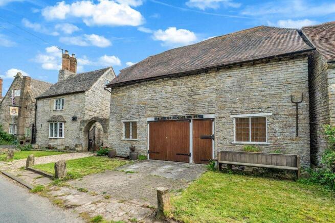 3 bed property, in Bidford Road, £700,000
