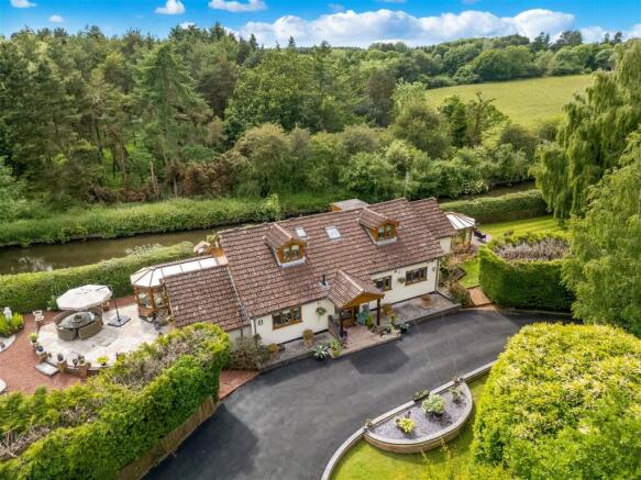 5 bed property, in Rotherhams Oak Lane, £950,000