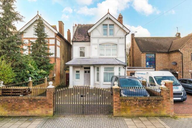 5 bed property, in Conyers Road, £1,299,000
