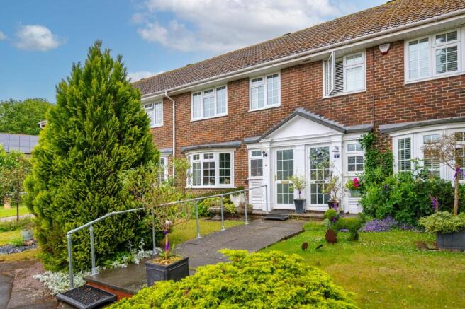 3 bed property, in Yeats Close, £450,000
