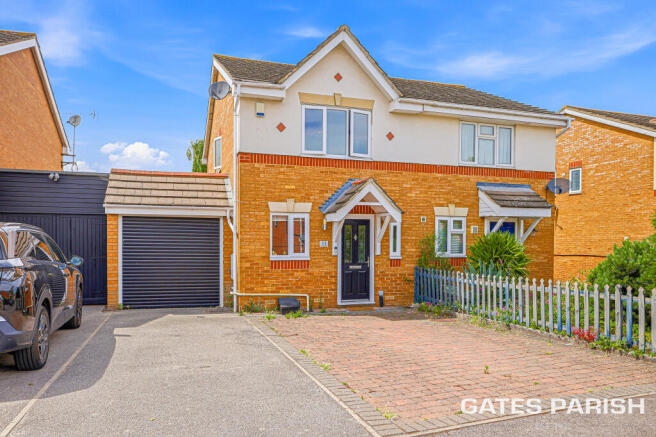 2 bed property, in Collingwood Road, £425,000