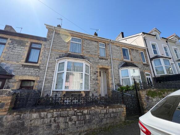 4 bed property, in Newcastle Hill, £230,000