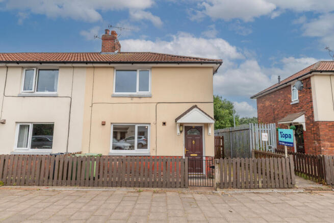 2 bed property, in Borland Avenue, £130,000