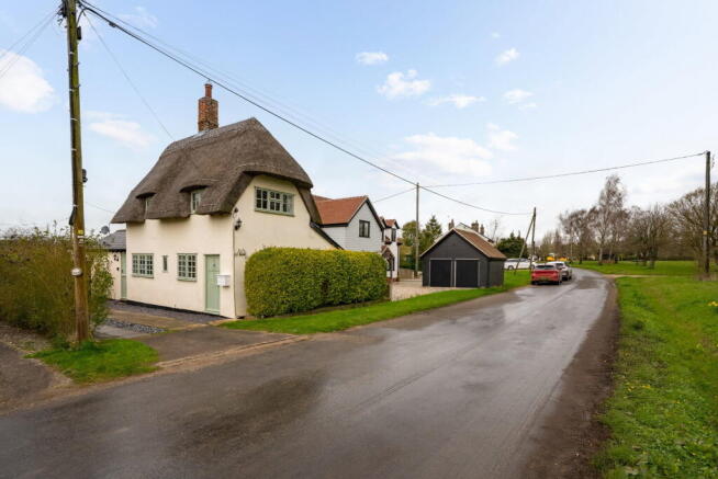 3 bed property, in Bull Lane, £485,000