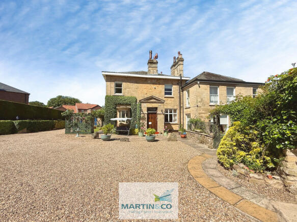 4 bed property, in Forest Hill House, £875,000