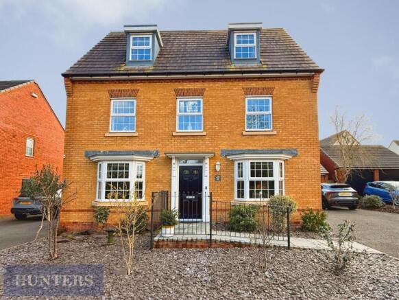 5 bed property, in Celtic Close, £650,000