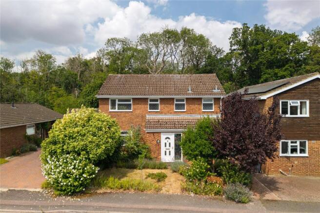 4 bed property, in Pevensey Grove, £599,995