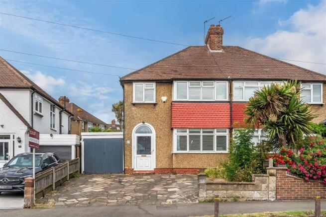 3 bed property, in Duke Of Edinburgh Road, £520,000