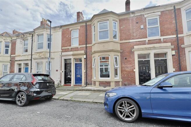 2 bed property, in Tavistock Road, £189,950