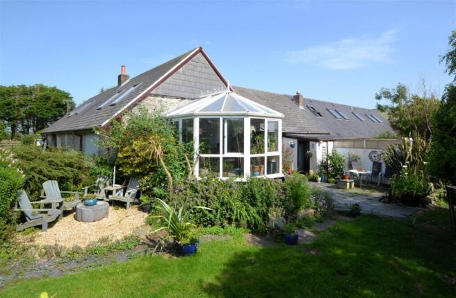8 bed property, in St Mawgan, £775,000