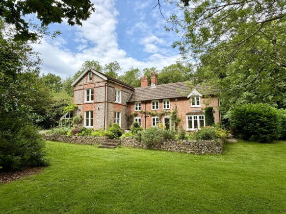 6 bed property, in A Truly Exceptional Country Residence Set In 10 Acres Of Private Grounds, £1,500,000