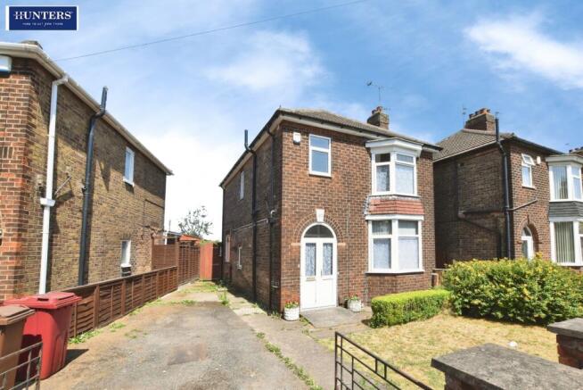 3 bed property, in Warwick Road, £150,000