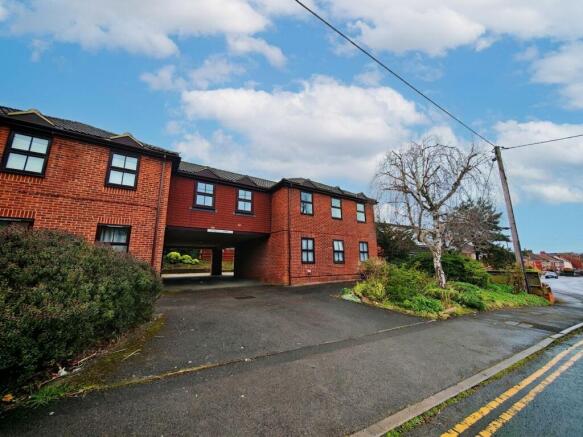 1 bed property, in Drynham Road, £110,000