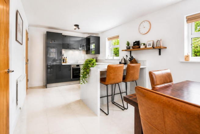 4 bed property, in 24 Riplingham Row, £375,000