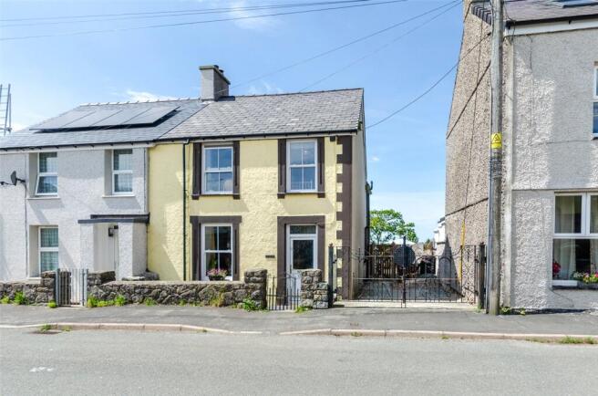 3 bed property, in Waunfawr, £285,000