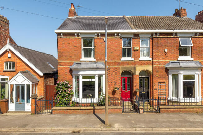 4 bed property, in Blenheim, £415,000