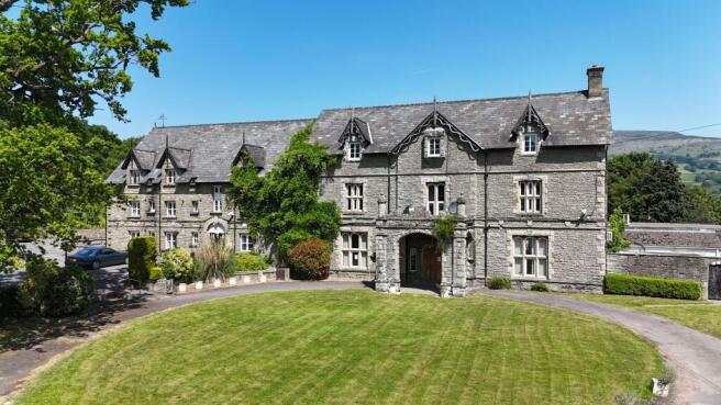 22 bed property, in Llangattock, £1,150,000
