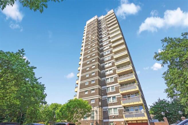 2 bed property, in Rymill Street, £150,000