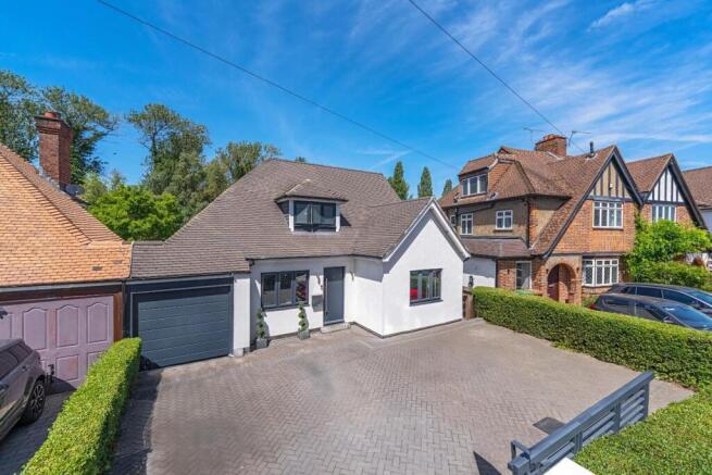 3 bed property, in Village Way, £900,000