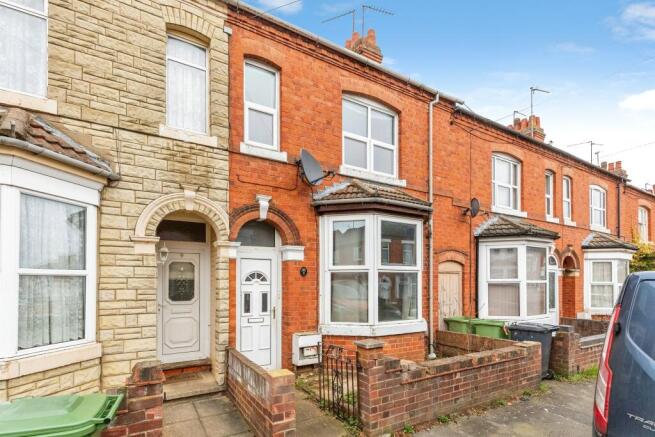 3 bed property, in Gordon Road, £160,000