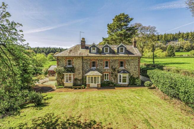 6 bed property, in Shute Road, £825,000