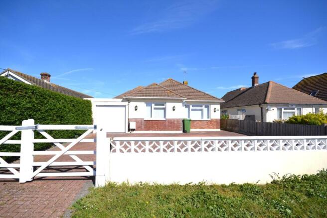 3 bed property, in Seaview Road, £420,000