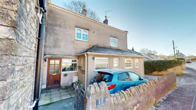 3 bed property, in Steam Mills, £270,000