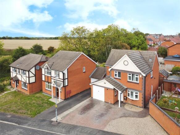 4 bed property, in Ormond Close, £350,000