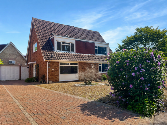 3 bed property, in Sidney Farm Road, £485,000