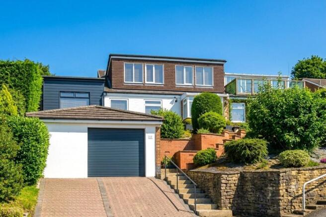 4 bed property, in Ducks Meadow, £850,000