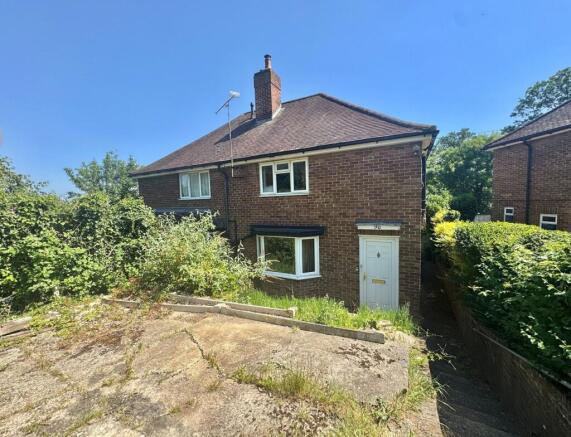 3 bed property, in Woodside Road, £320,000