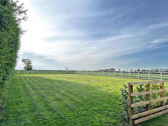 4 bed property, in Building Plot w/ Full Planning Permission, £225,000