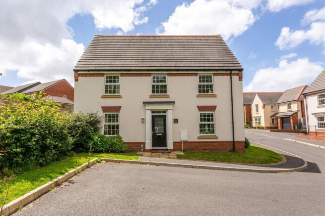 4 bed property, in Ramsoms Court, £450,000