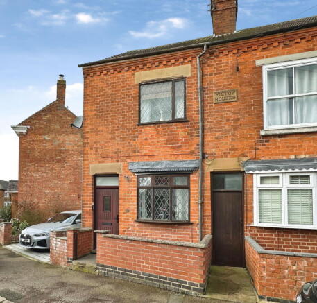 2 bed property, in Harcourt Road, £200,000