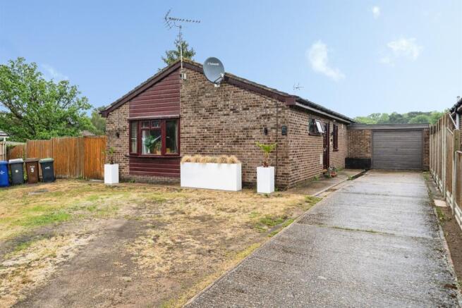 3 bed property, in Stuart Close, £325,000