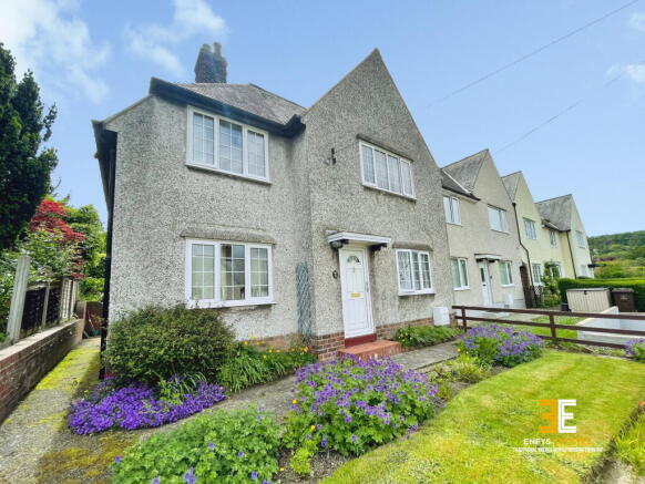 3 bed property, in Bryn Tirion Park, £165,000